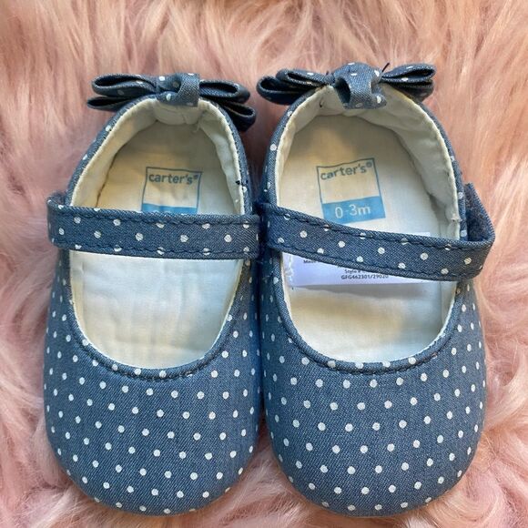 *NWOT* Carters 0-3 Month Blue and White Baby Shoes - Picture 1 of 3